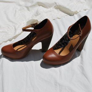 Crown Vintage "Tess" Chestnut Platform Pump 7M